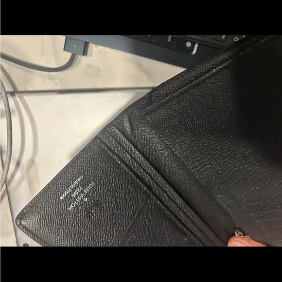 Louis Vuitton Damier Bi-fold - Picture 4 of 9